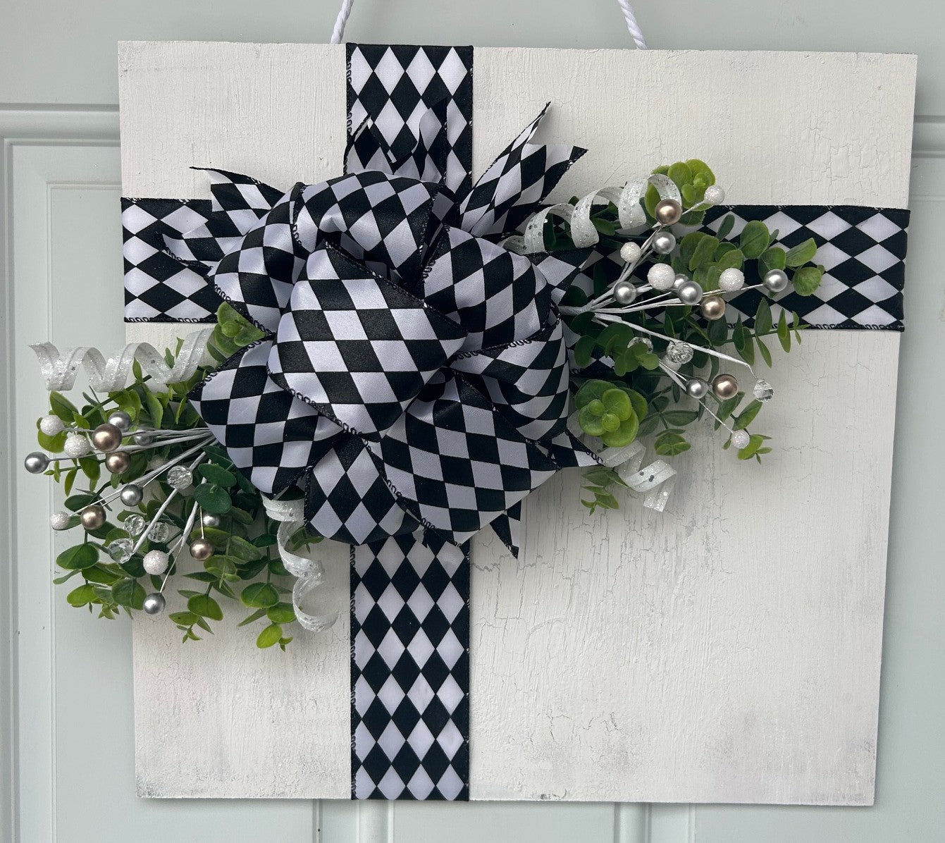 Black and White Diamond Present